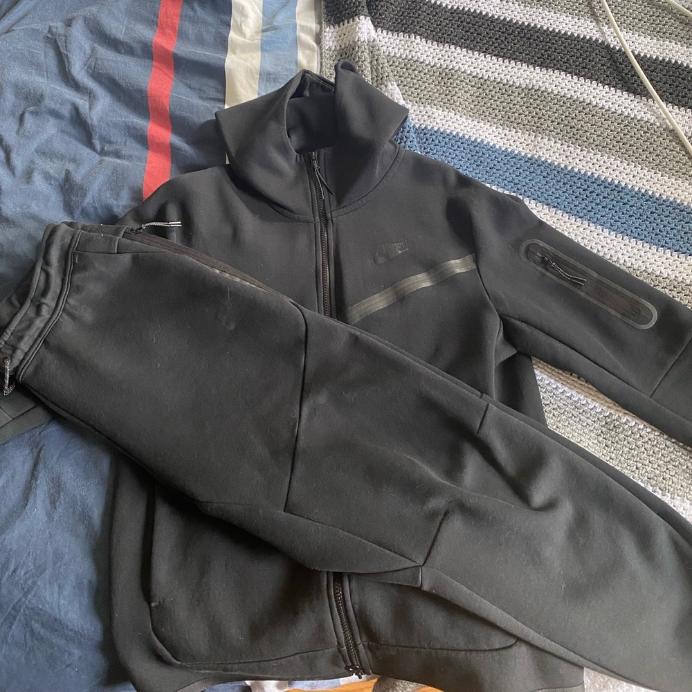 Nike Tech Suit in Black